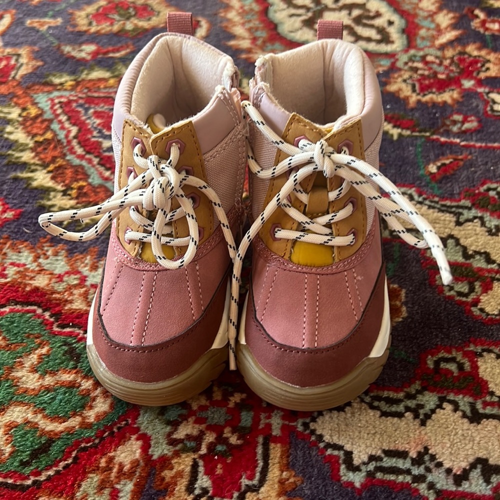 Zara boots size 23 like new